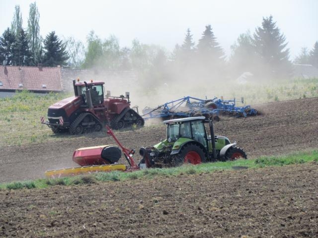 https://www.metzner-landtechnik.de/cache/vs_Vorführung Väderstad Einzelkornsämaschine Tempo_WCNL6Bh87CU.jpg